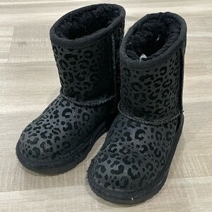 Classic II Black Leopard UGG toddler boots